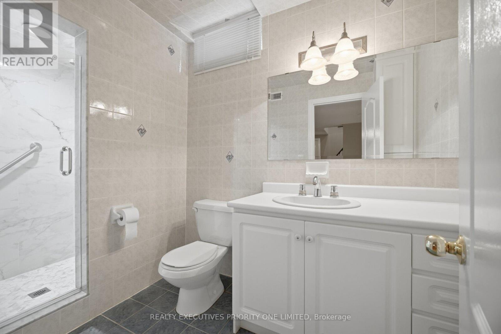 222 Caproni Drive, Vaughan, ON - Indoor Photo Showing Bathroom