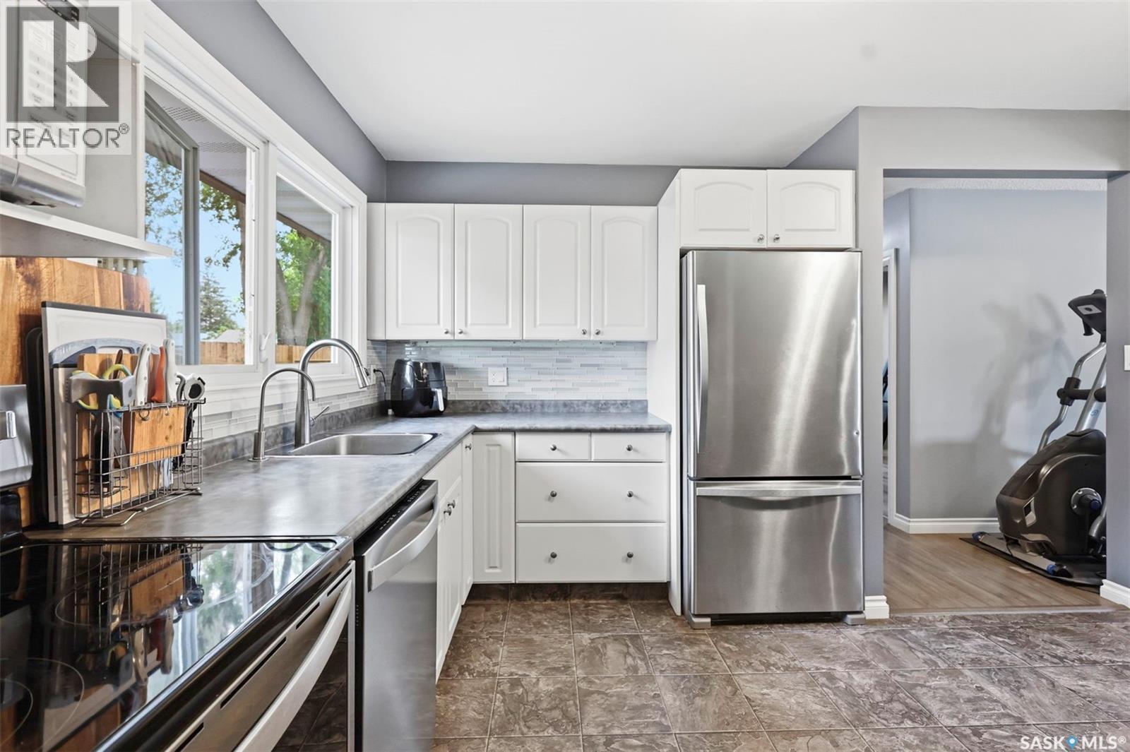 917 S Avenue N, Saskatoon, SK - Indoor Photo Showing Kitchen