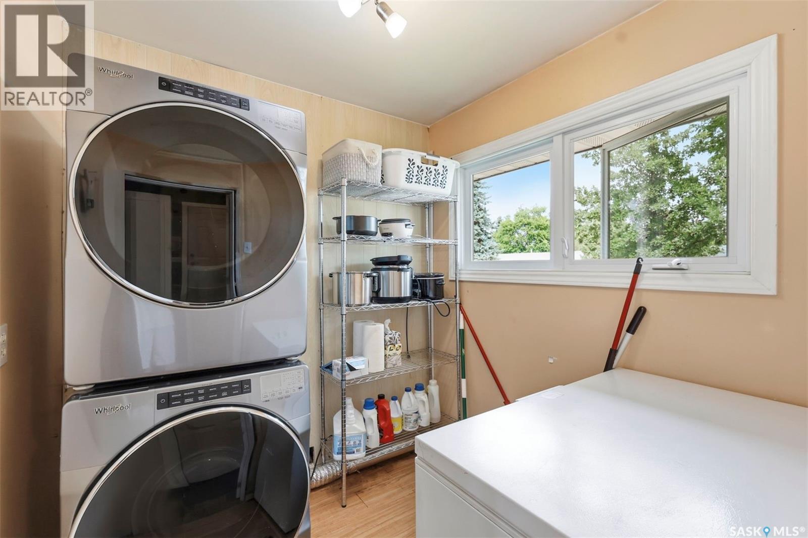 917 S Avenue N, Saskatoon, SK - Indoor Photo Showing Laundry Room