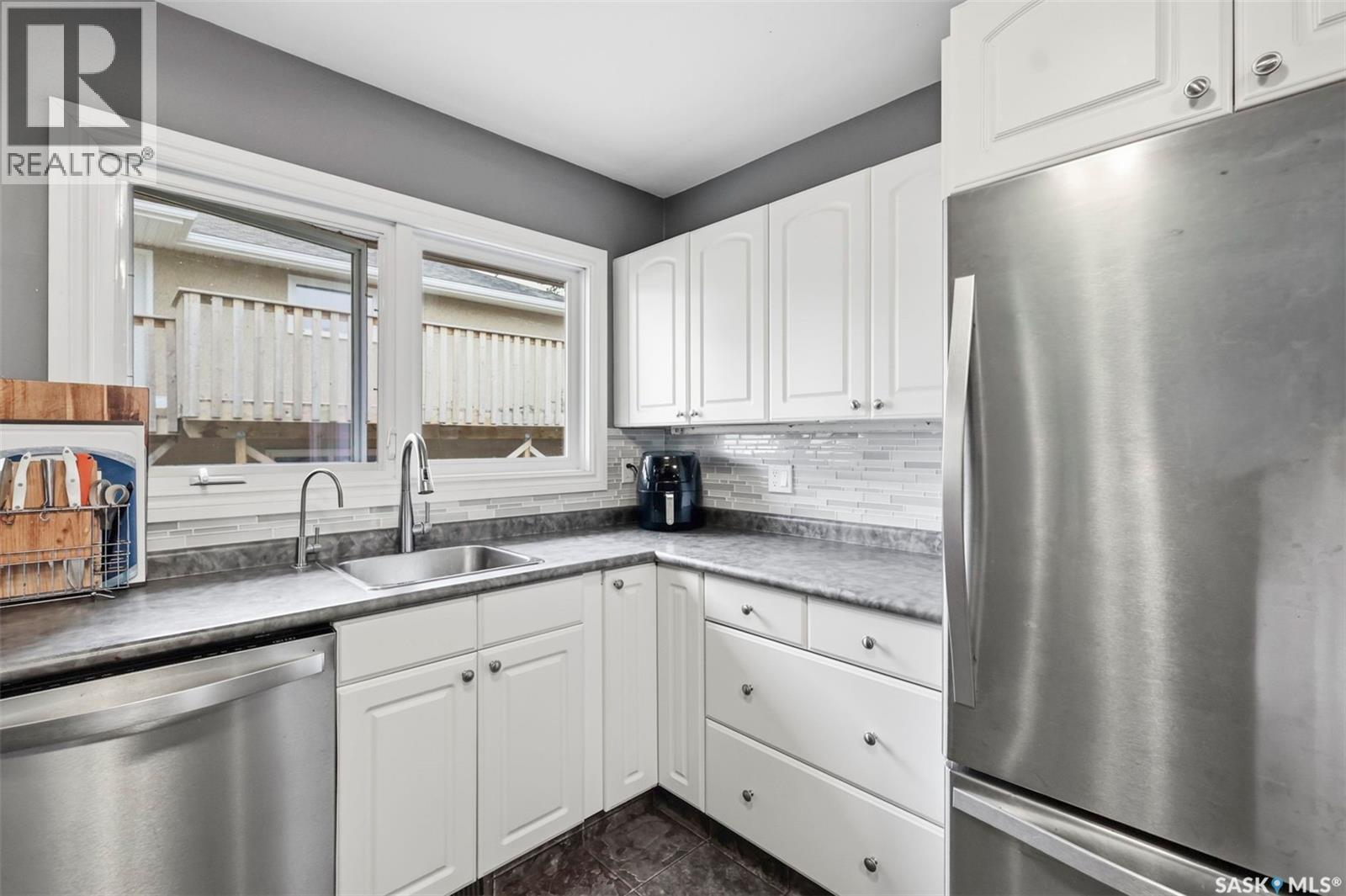 917 S Avenue N, Saskatoon, SK - Indoor Photo Showing Kitchen