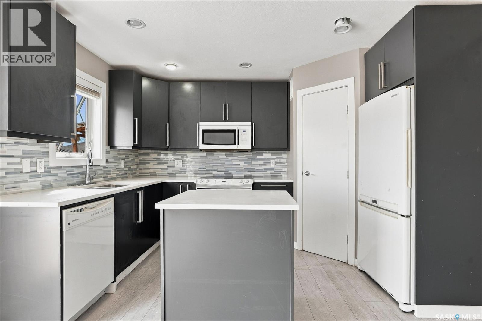 3107 Mcclocklin Road, Saskatoon, SK - Indoor Photo Showing Kitchen With Upgraded Kitchen