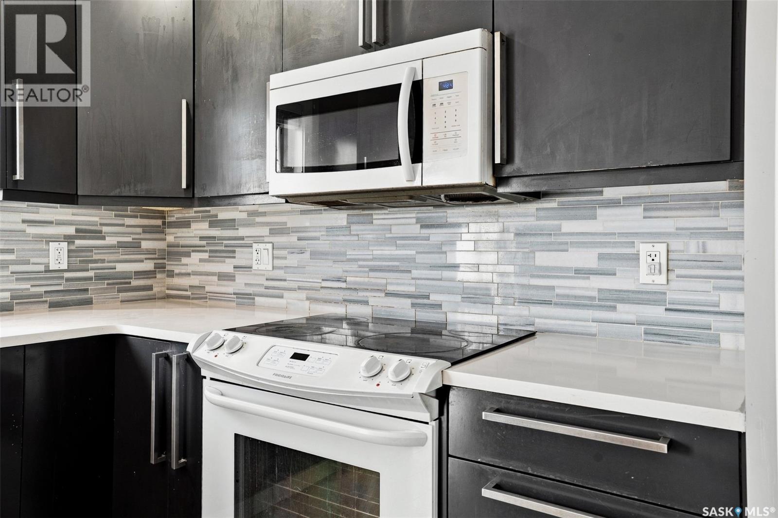 3107 Mcclocklin Road, Saskatoon, SK - Indoor Photo Showing Kitchen With Upgraded Kitchen