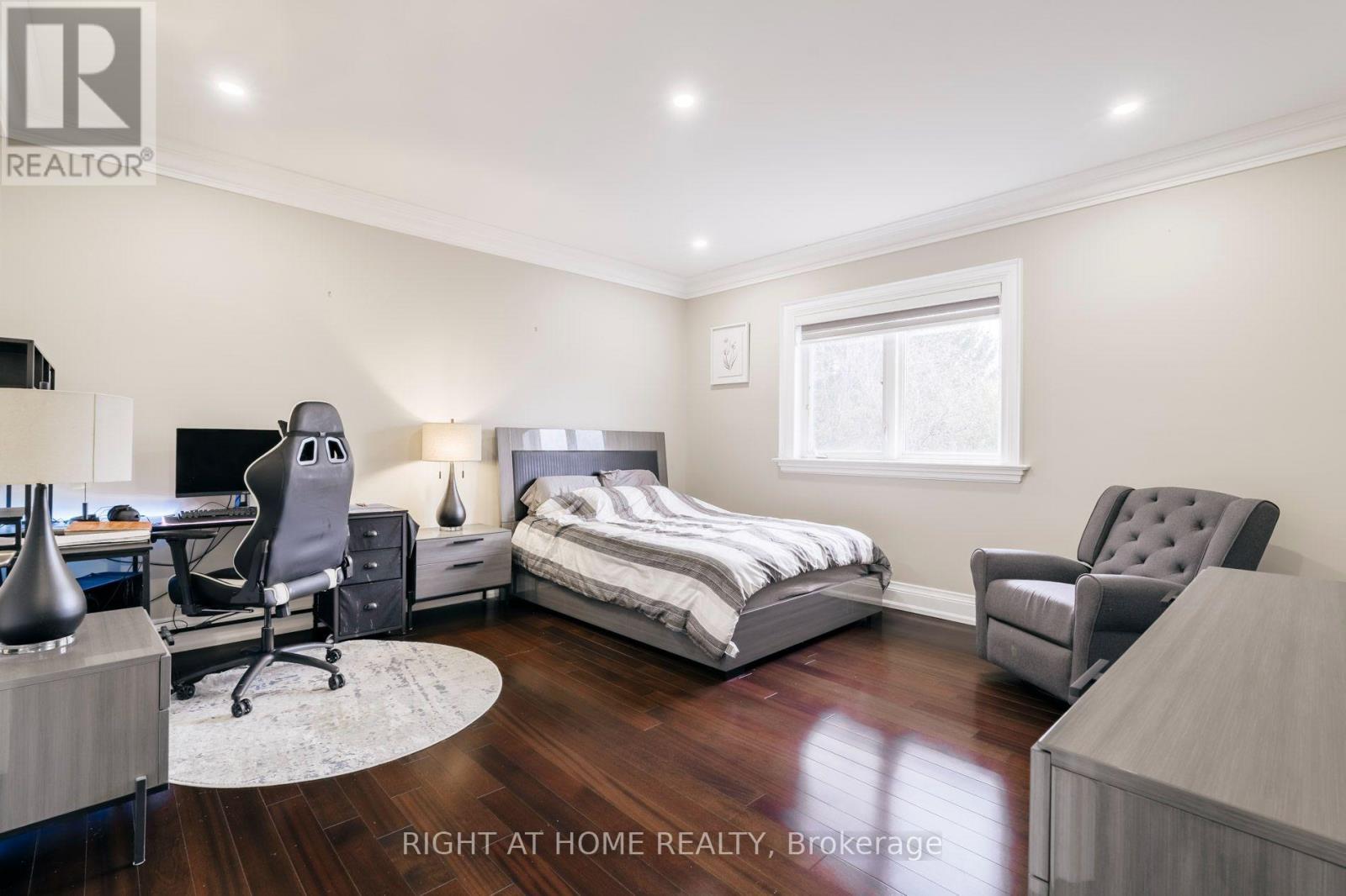99 Fairview Road W, Mississauga, ON - Indoor Photo Showing Bedroom