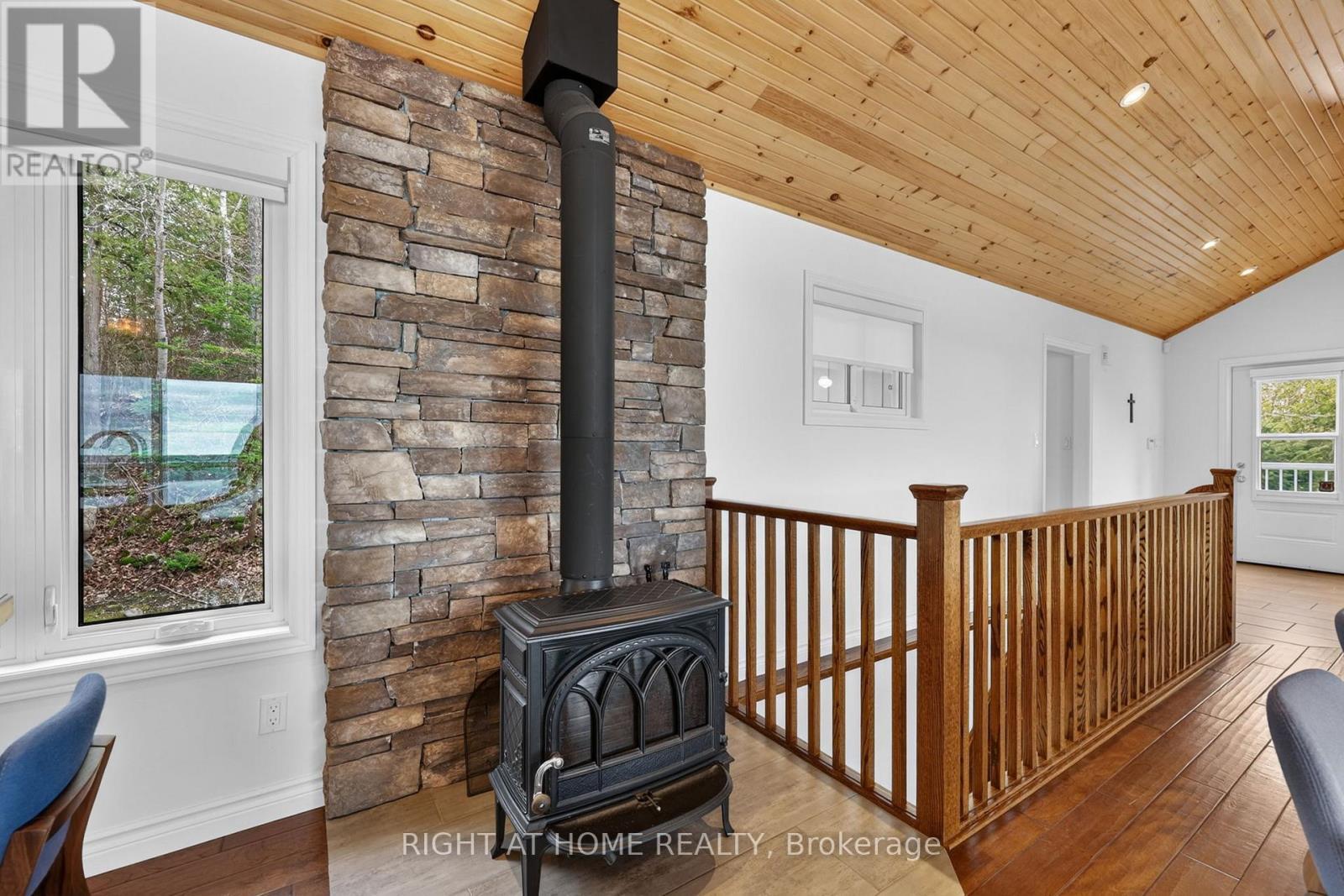 Jotul F 400 Fireplace - 442 Silver Birch Drive, Tiny, ON - Indoor Photo Showing Other Room