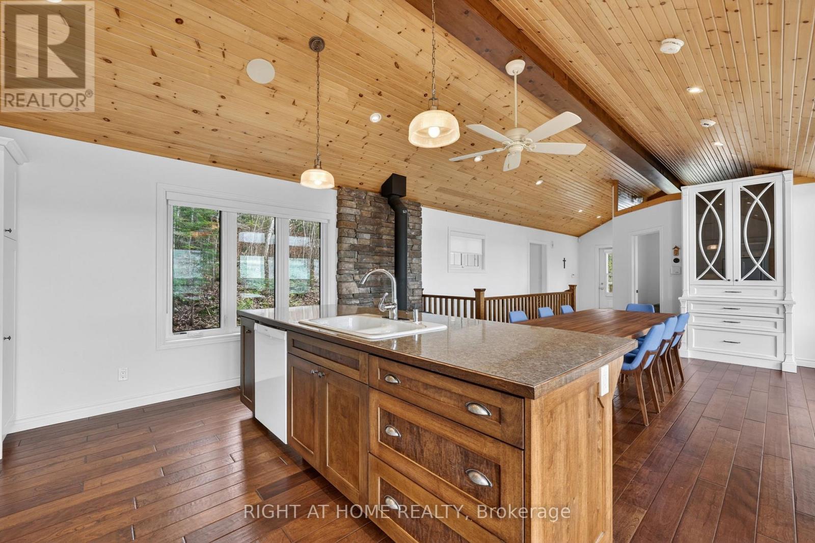 442 Silver Birch Drive, Tiny, ON - Indoor Photo Showing Kitchen