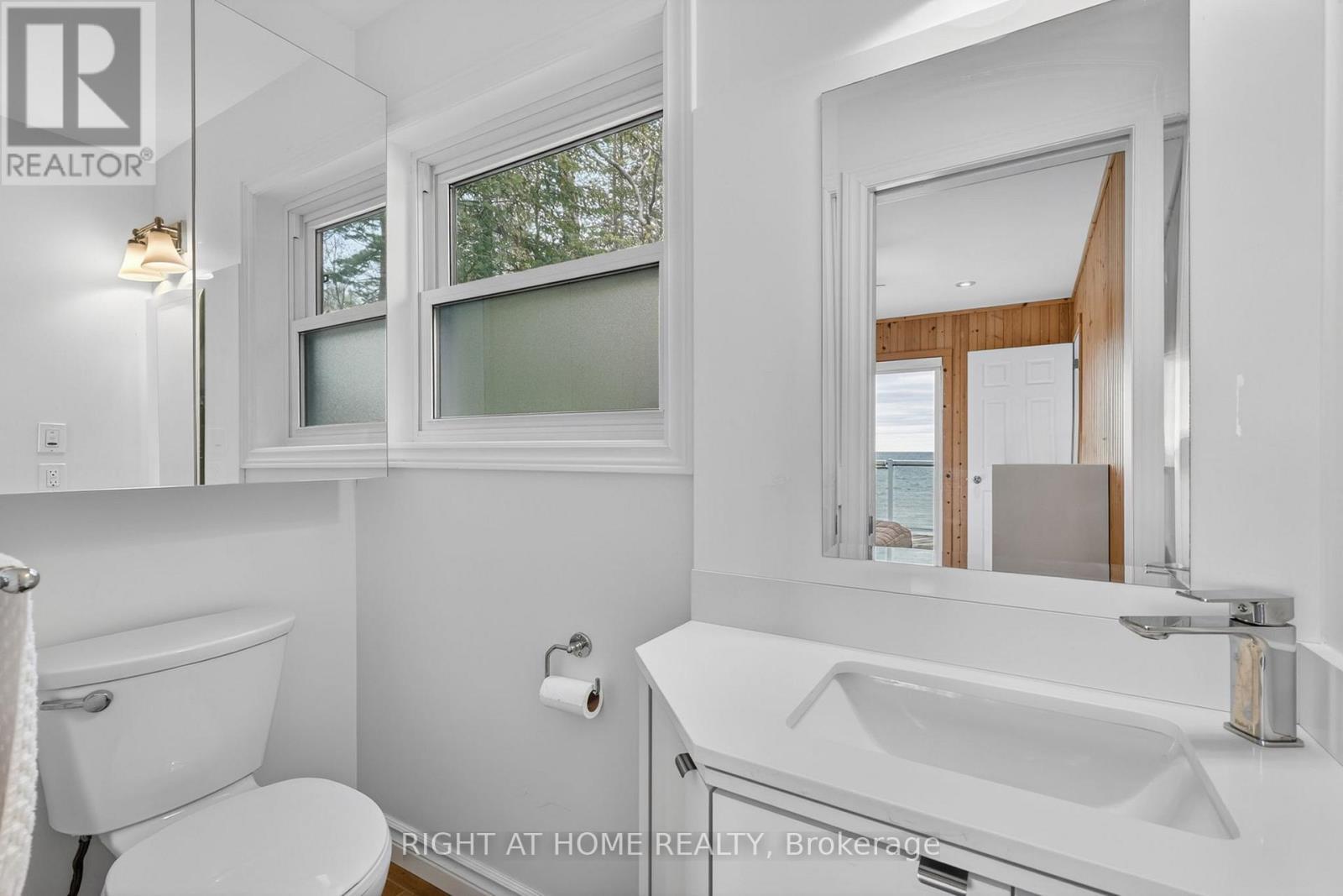 442 Silver Birch Drive, Tiny, ON - Indoor Photo Showing Bathroom