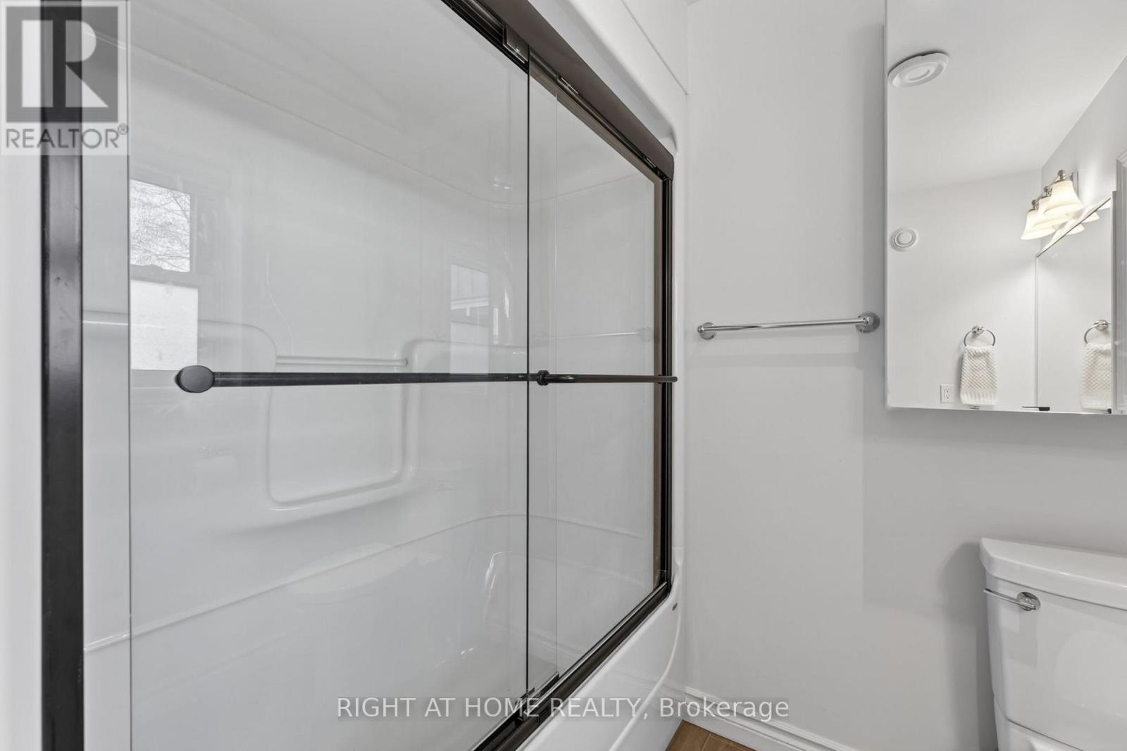 Updated 4 Pc Bath - 442 Silver Birch Drive, Tiny, ON - Indoor Photo Showing Bathroom