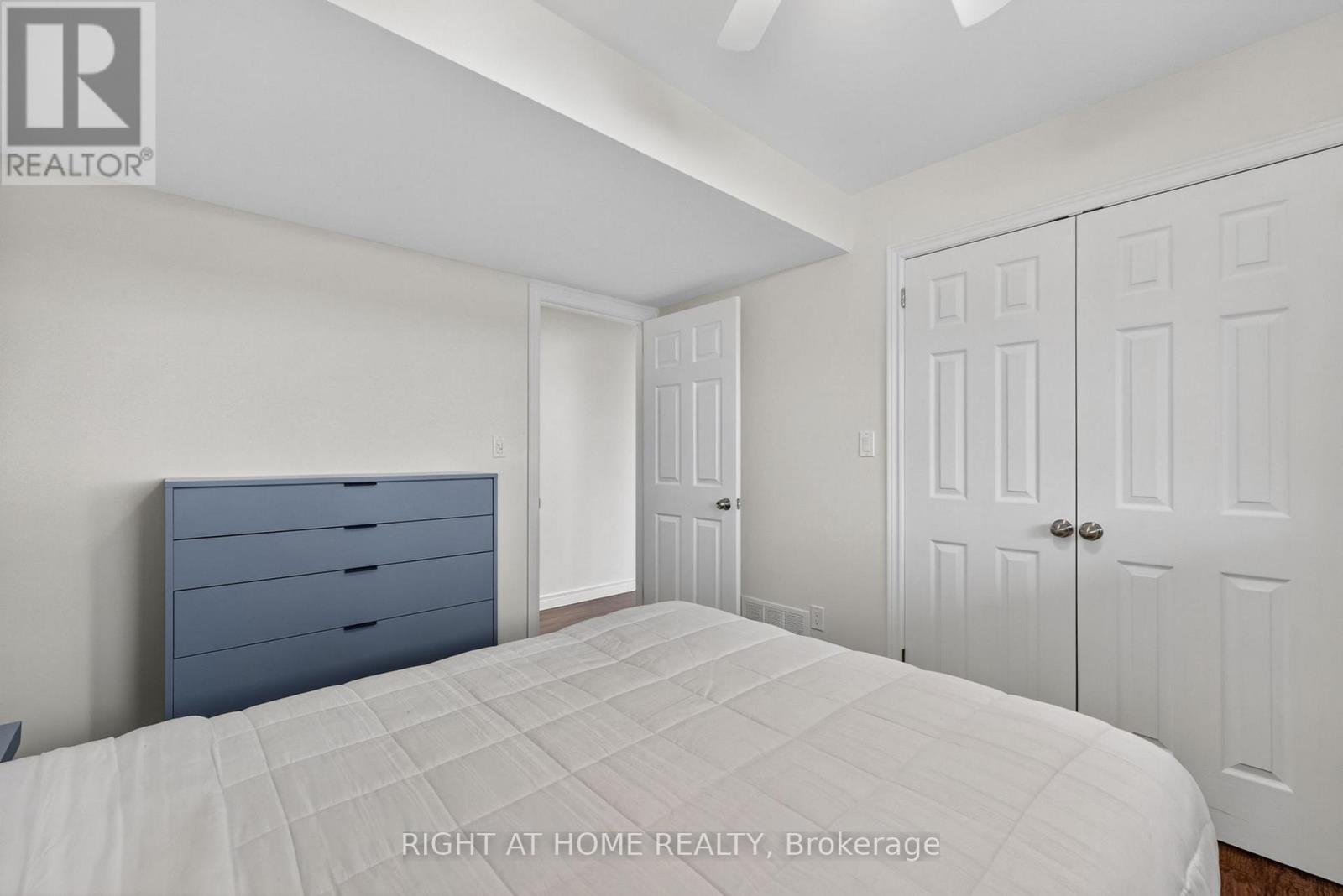 442 Silver Birch Drive, Tiny, ON - Indoor Photo Showing Bedroom