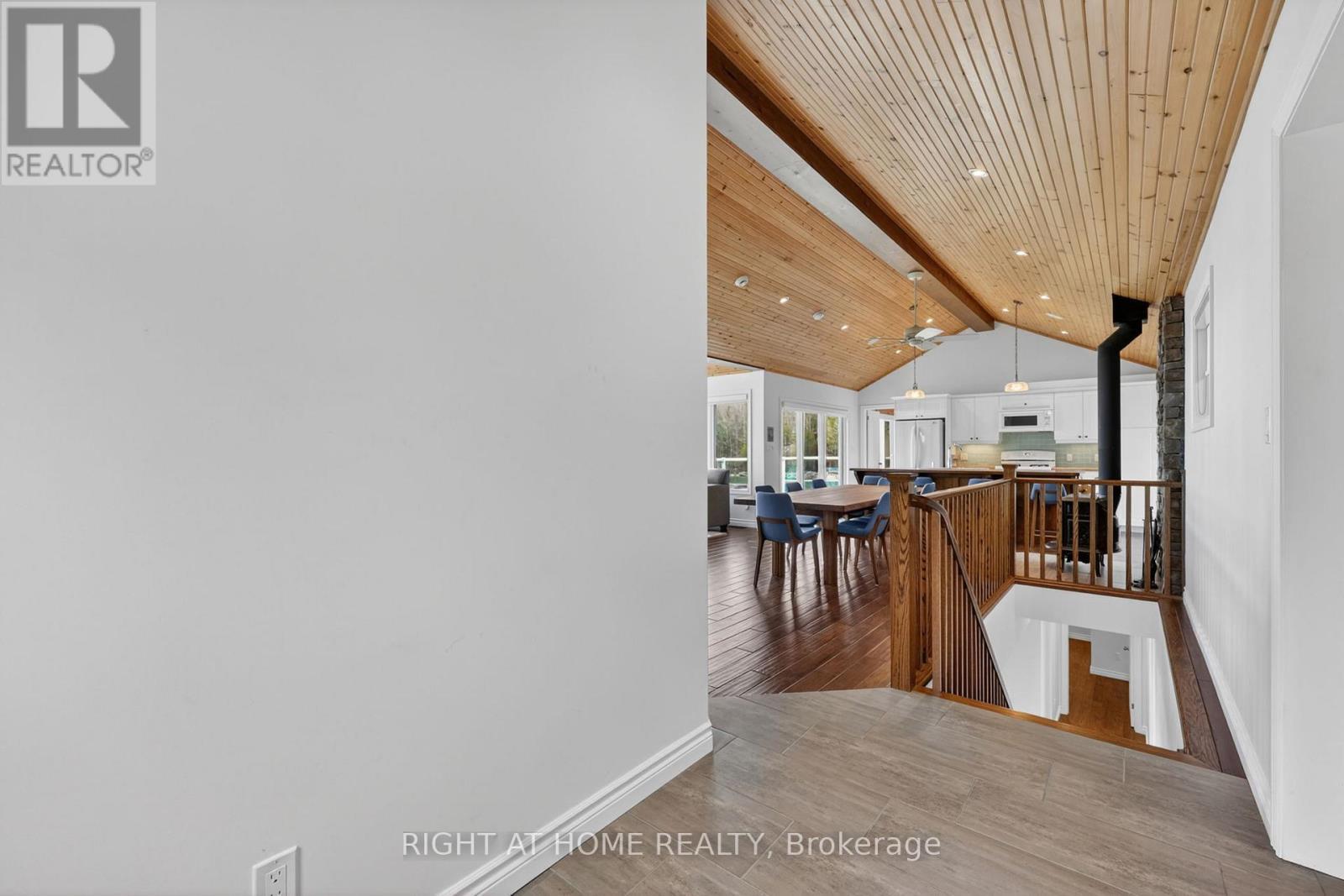 442 Silver Birch Drive, Tiny, ON - Indoor Photo Showing Other Room