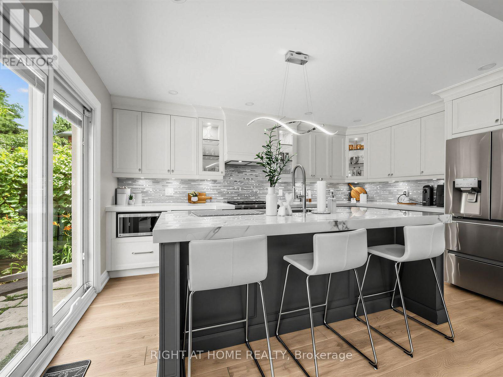 4236 Credit Pointe Drive, Mississauga, ON - Indoor Photo Showing Kitchen With Stainless Steel Kitchen With Upgraded Kitchen