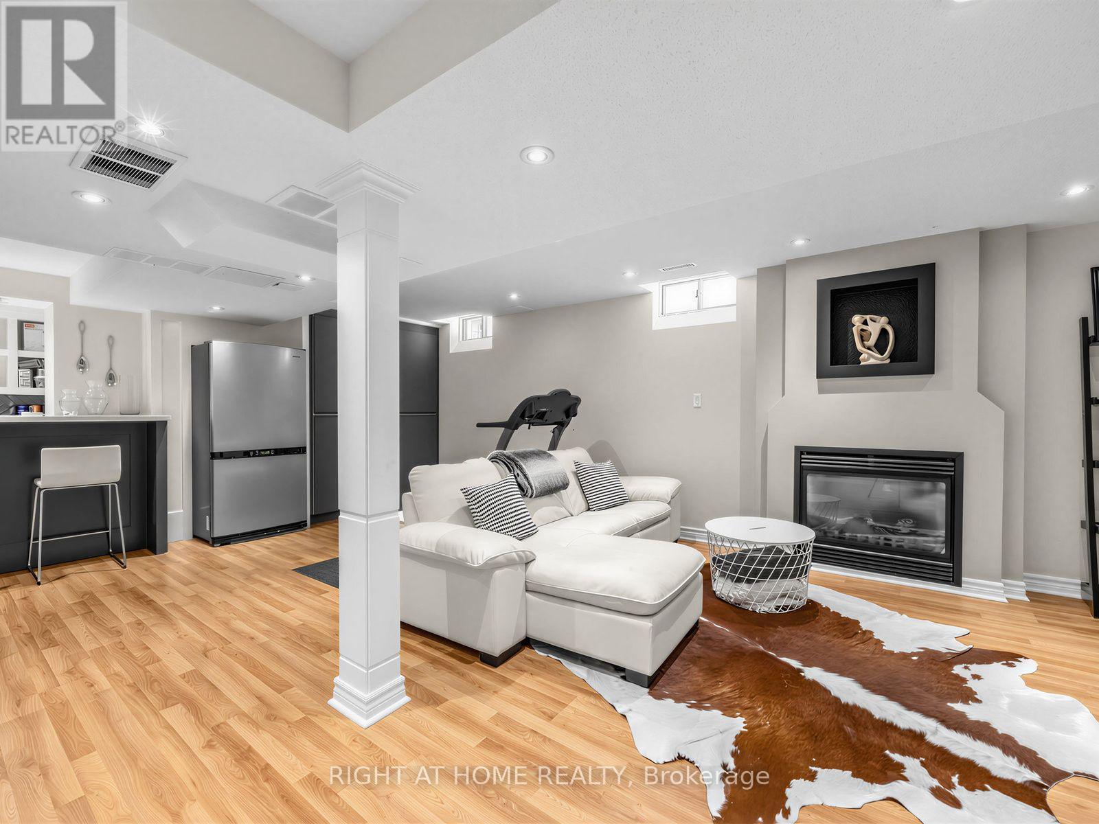 4236 Credit Pointe Drive, Mississauga, ON - Indoor With Fireplace
