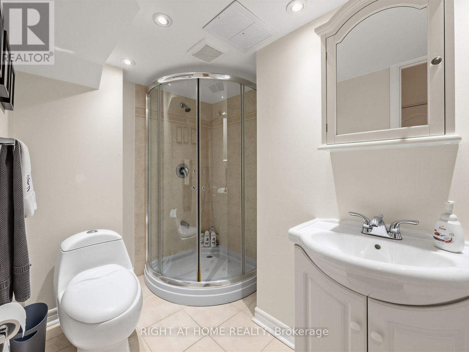 4236 Credit Pointe Drive, Mississauga, ON - Indoor Photo Showing Bathroom