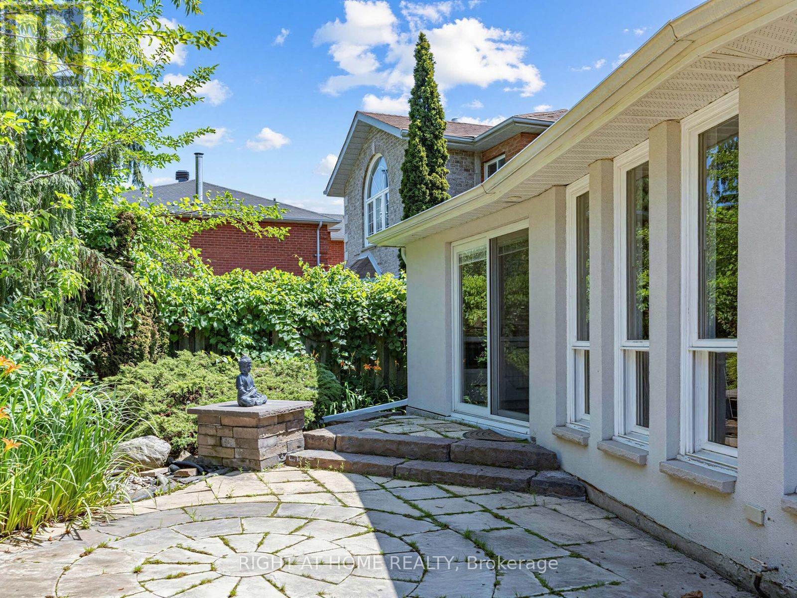 4236 Credit Pointe Drive, Mississauga, ON - Outdoor