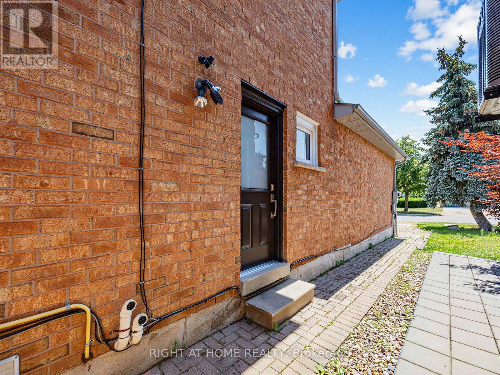 4236 Credit Pointe Drive, Mississauga, ON - Outdoor With Exterior