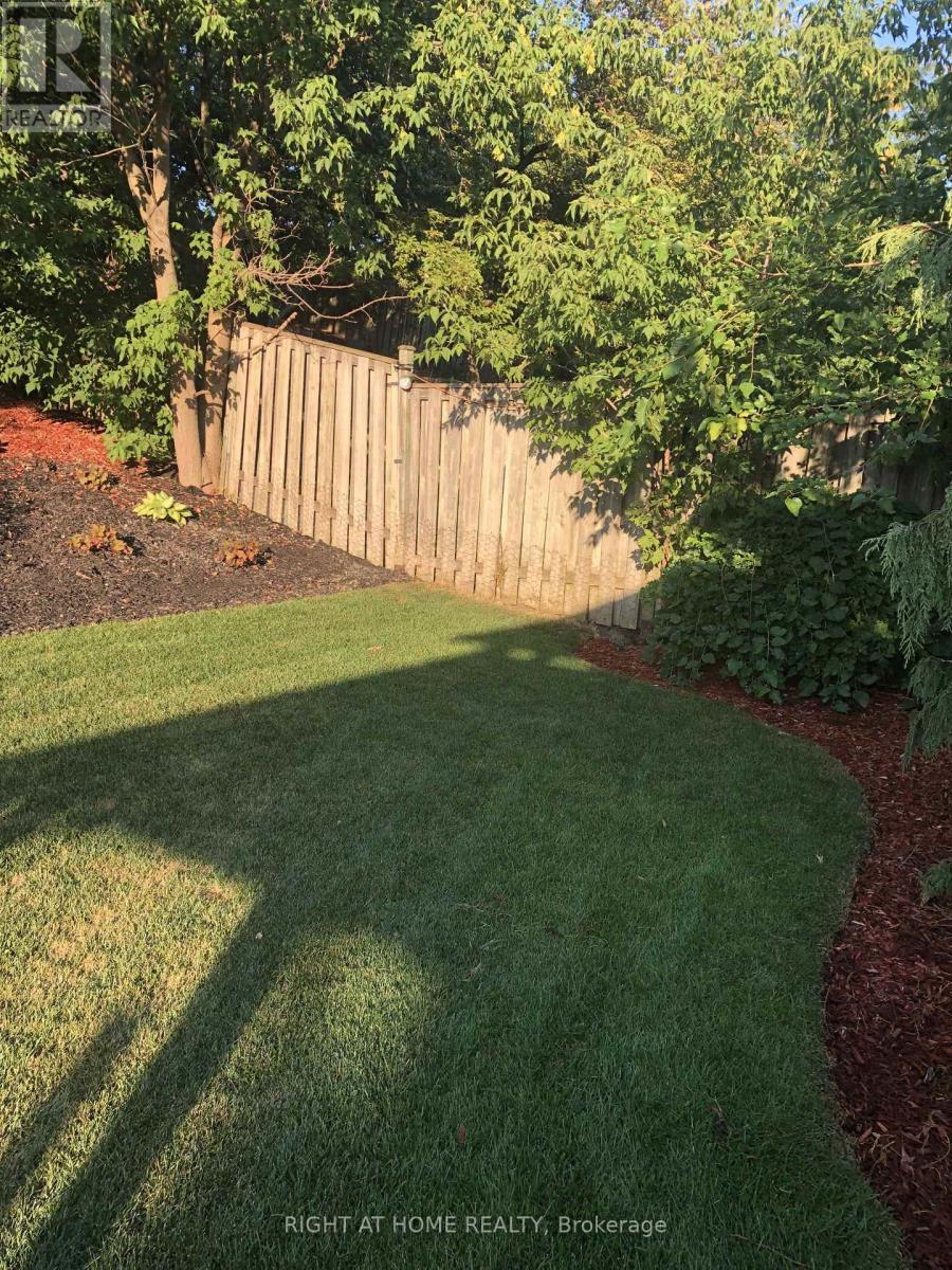 4236 Credit Pointe Drive, Mississauga, ON - Outdoor