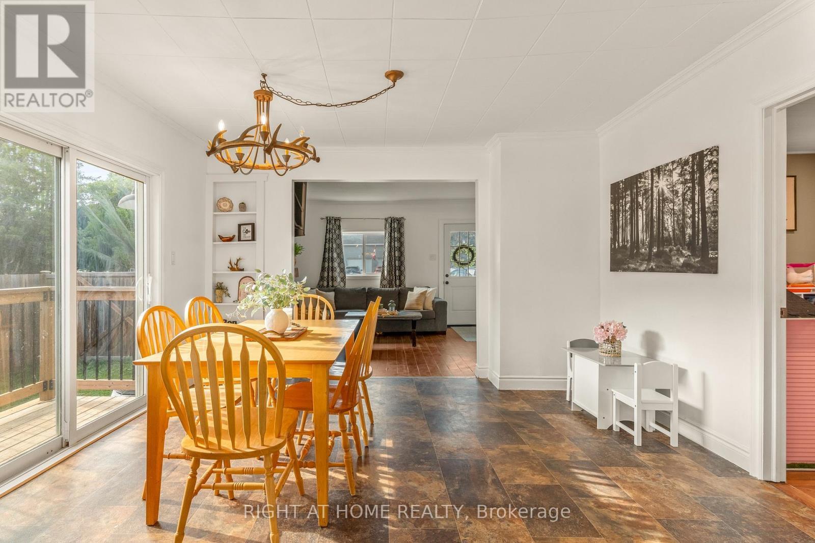 5317 County 9 Road, Clearview, ON - Indoor Photo Showing Dining Room