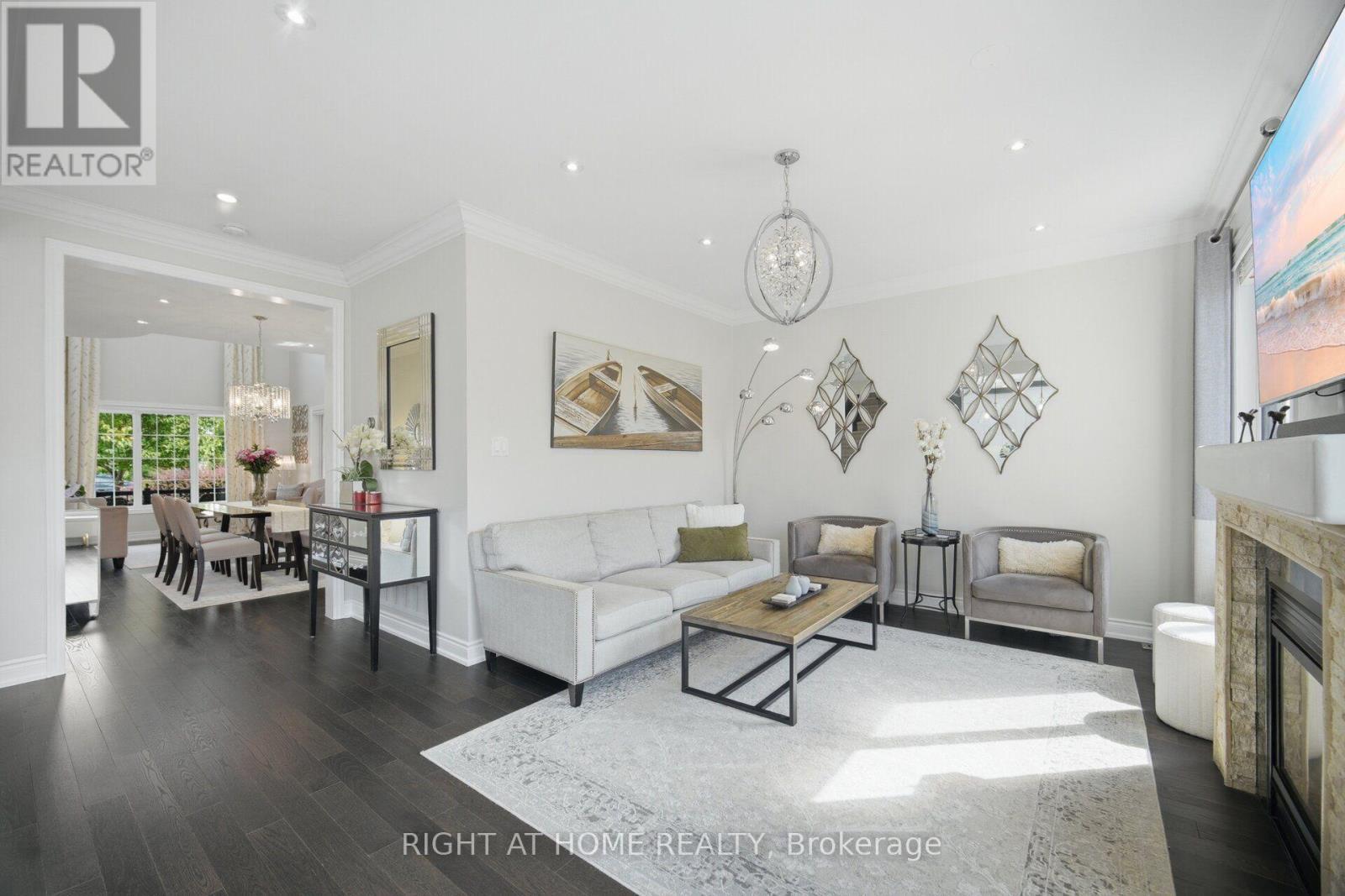 44 Crew Crescent, Vaughan, ON - Indoor Photo Showing Living Room