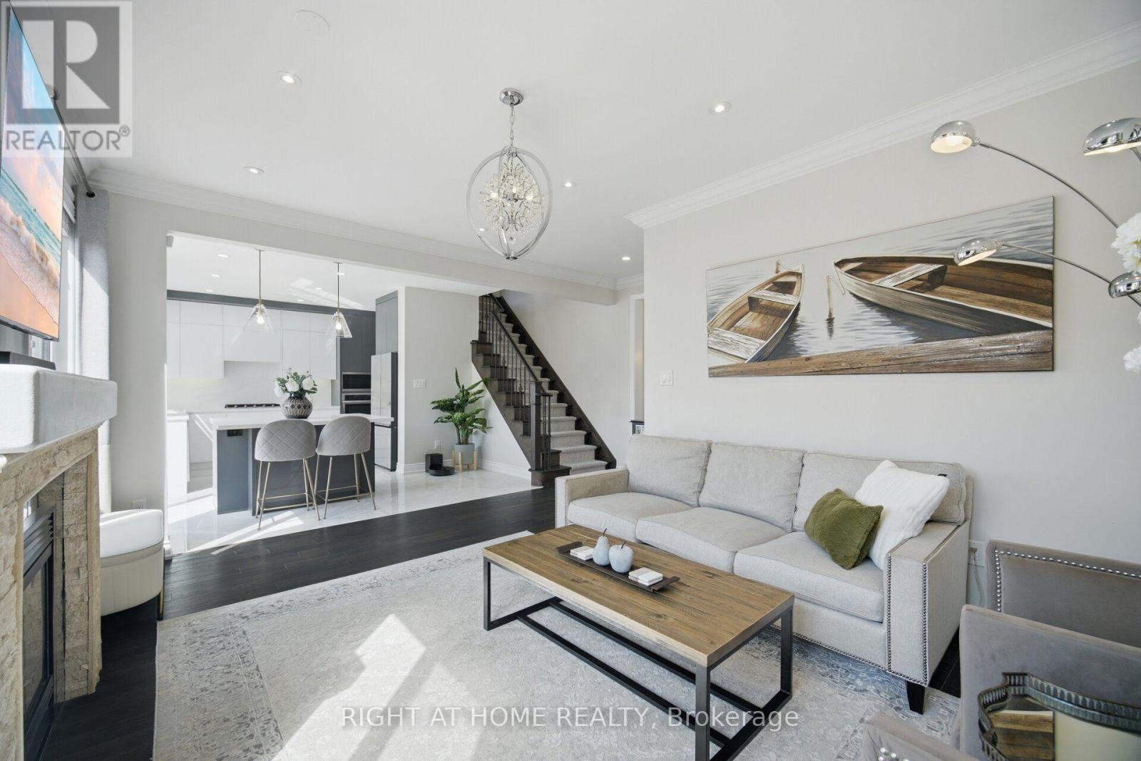 44 Crew Crescent, Vaughan, ON - Indoor Photo Showing Living Room