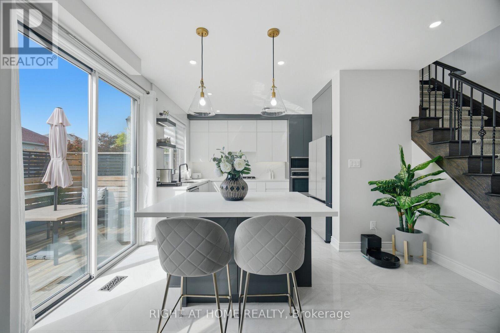 44 Crew Crescent, Vaughan, ON - Indoor Photo Showing Dining Room