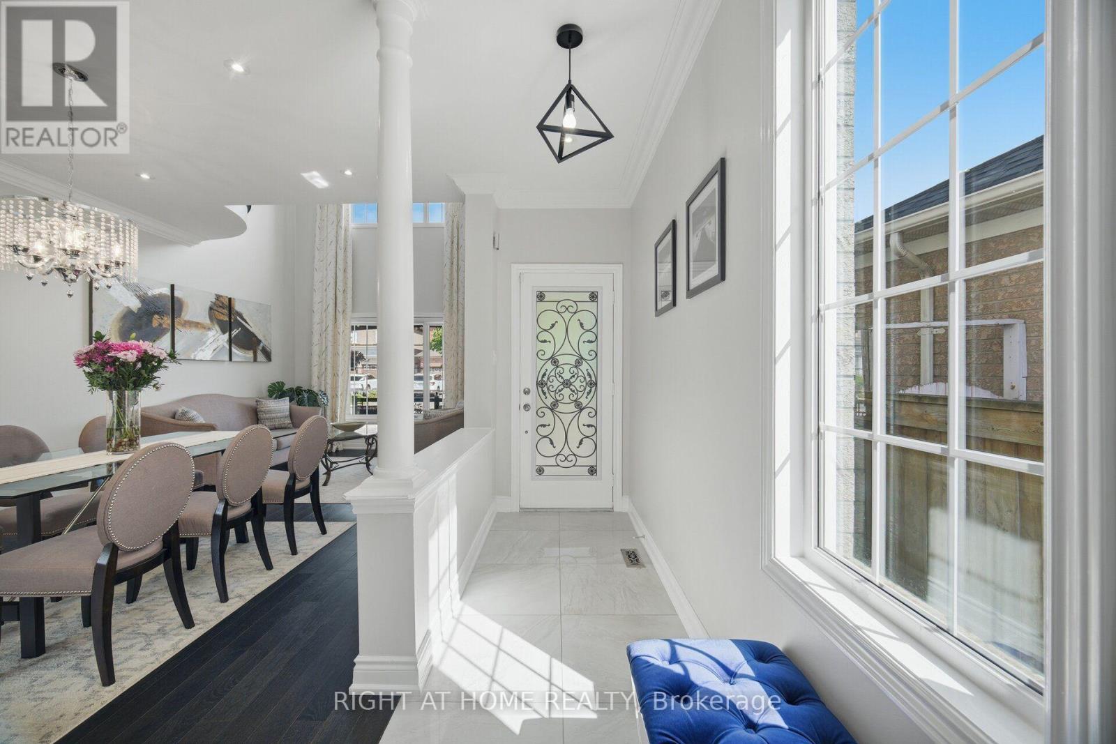 44 Crew Crescent, Vaughan, ON - Indoor Photo Showing Dining Room