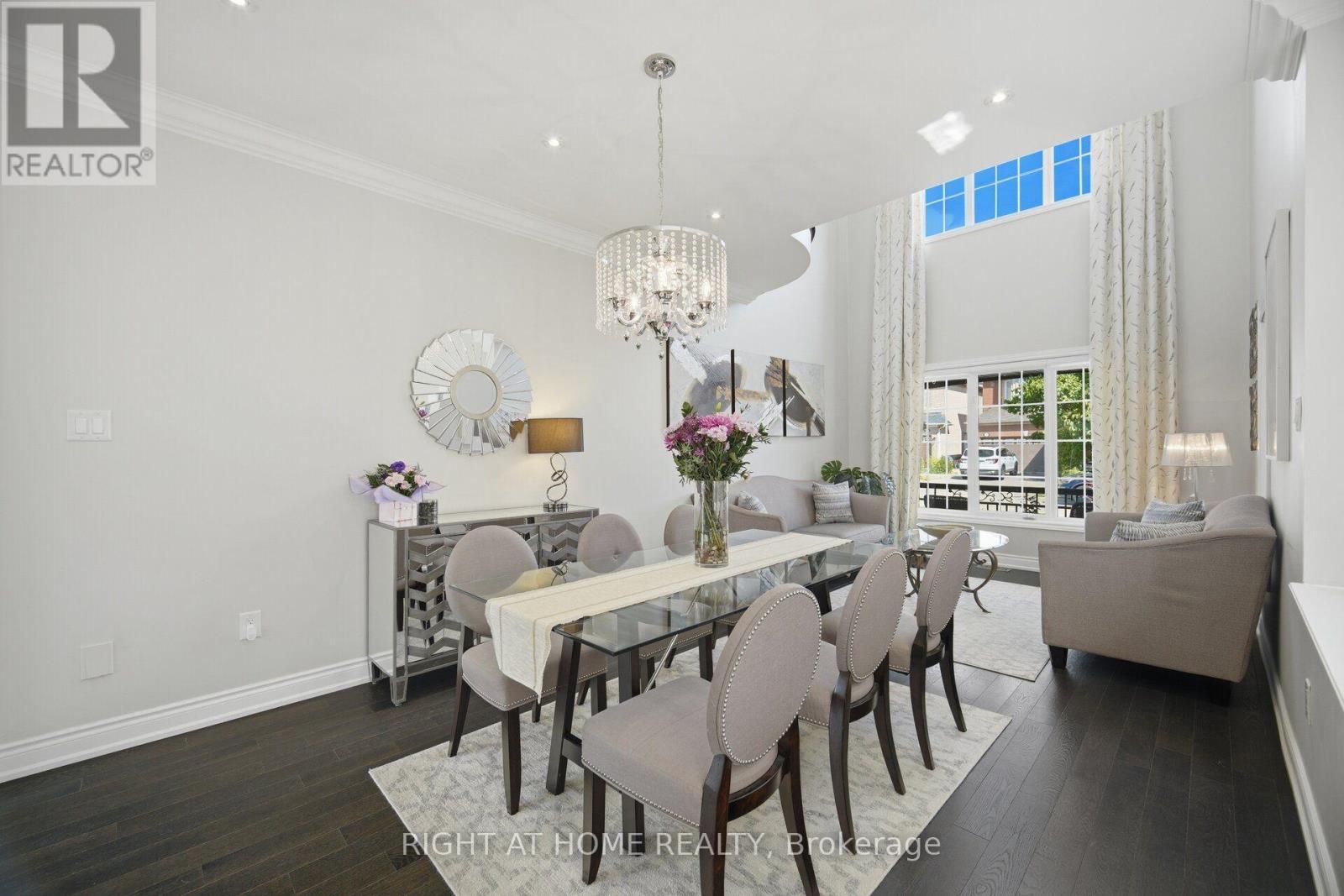 44 Crew Crescent, Vaughan, ON - Indoor Photo Showing Dining Room