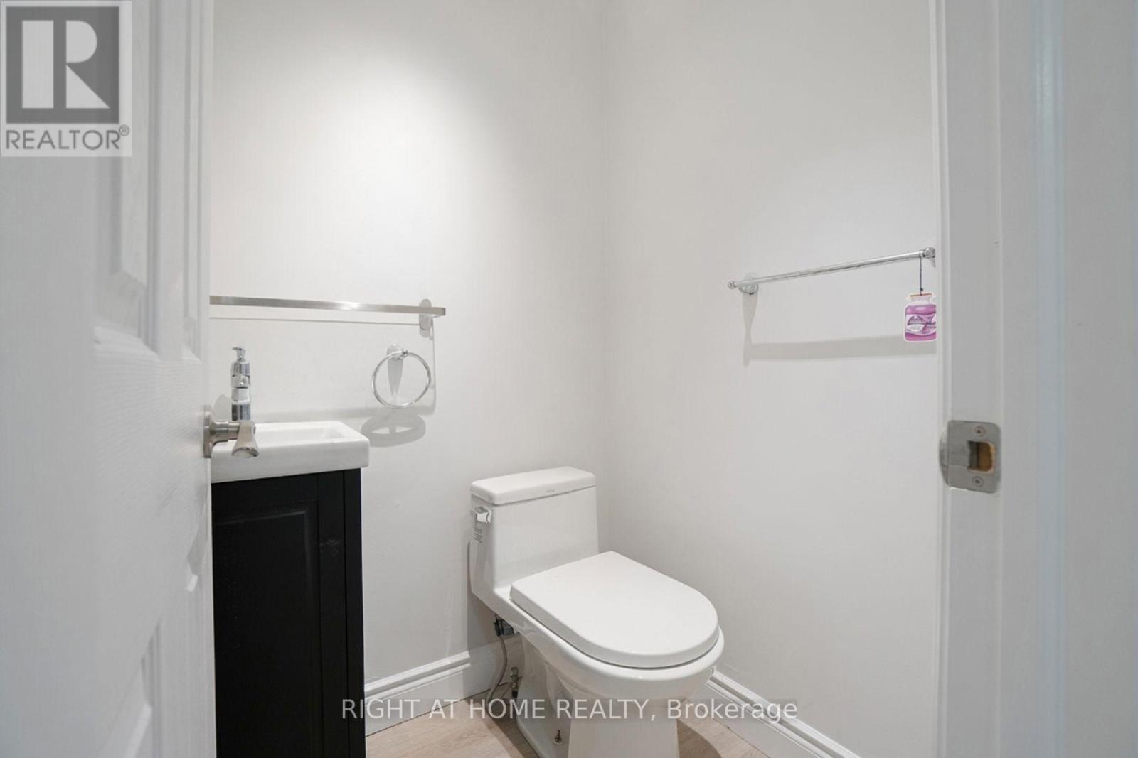 35 Chalfield Lane, Mississauga, ON - Indoor Photo Showing Bathroom