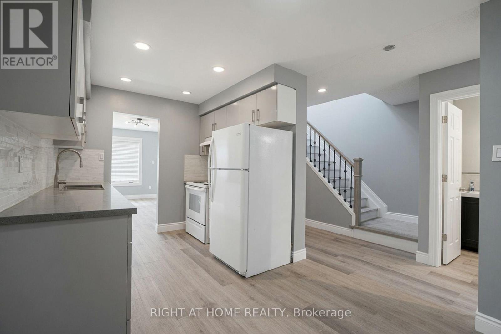 35 Chalfield Lane, Mississauga, ON - Indoor Photo Showing Kitchen