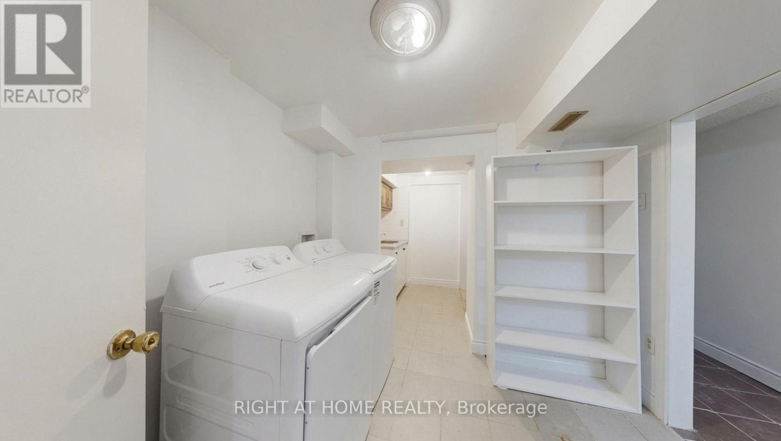 35 Chalfield Lane, Mississauga, ON - Indoor Photo Showing Laundry Room