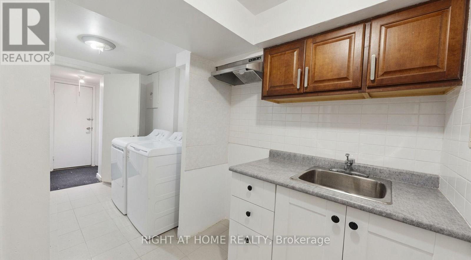 35 Chalfield Lane, Mississauga, ON - Indoor