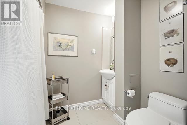 17 Denmark Crescent, Toronto, ON - Indoor Photo Showing Bathroom