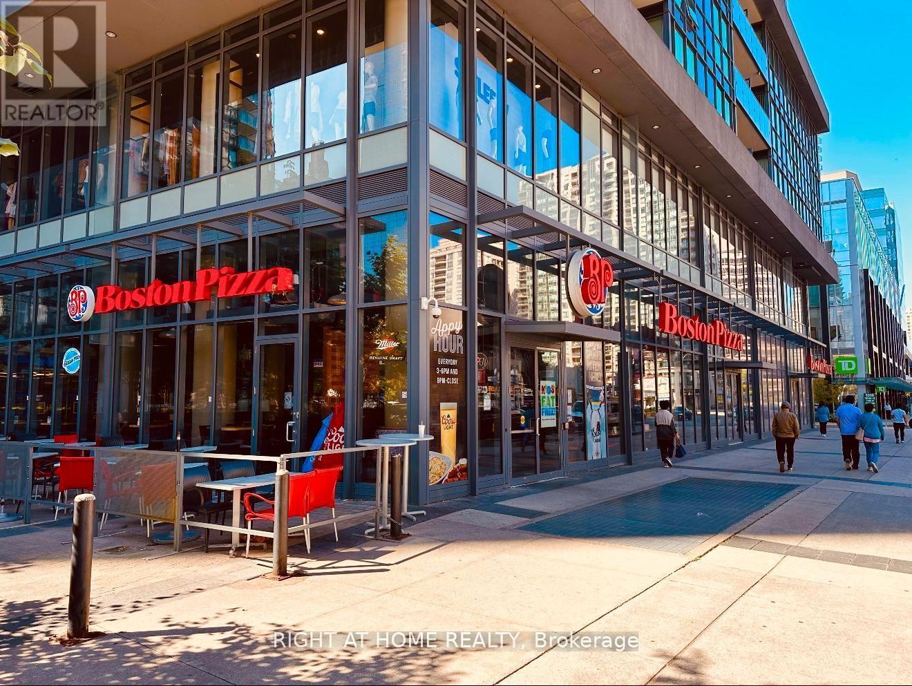 Yonge and Sheppard Resturants - 17 Denmark Crescent, Toronto, ON - Indoor Photo Showing Other Room