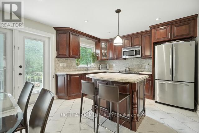 17 Denmark Crescent, Toronto, ON - Indoor Photo Showing Kitchen With Upgraded Kitchen