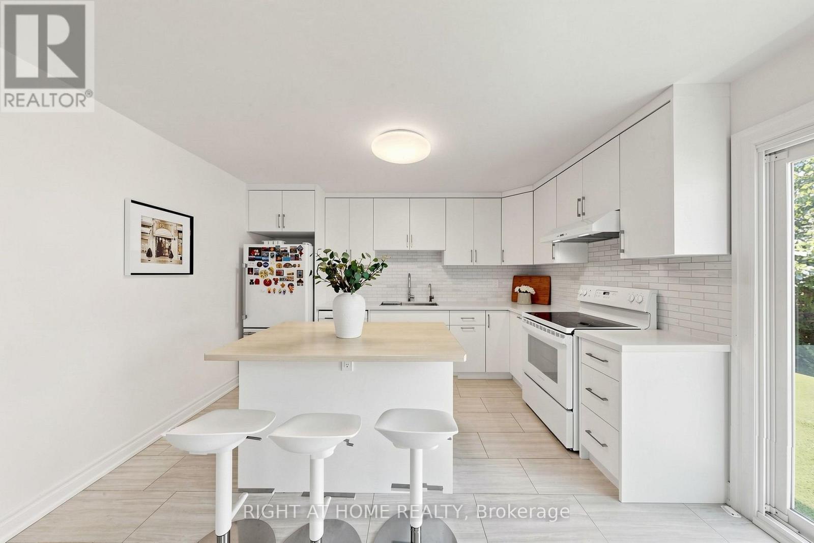 2614 Pollard Drive, Mississauga, ON - Indoor Photo Showing Kitchen
