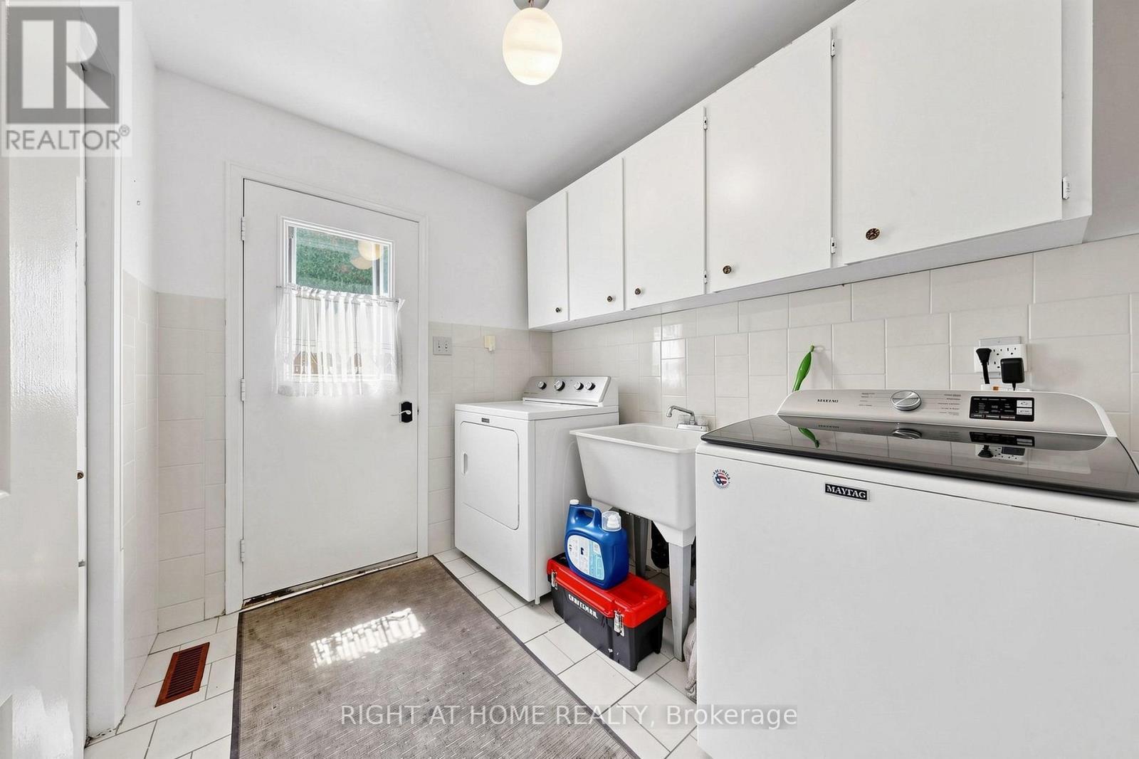2614 Pollard Drive, Mississauga, ON - Indoor Photo Showing Laundry Room