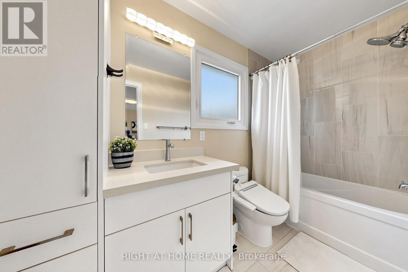 2614 Pollard Drive, Mississauga, ON - Indoor Photo Showing Bathroom