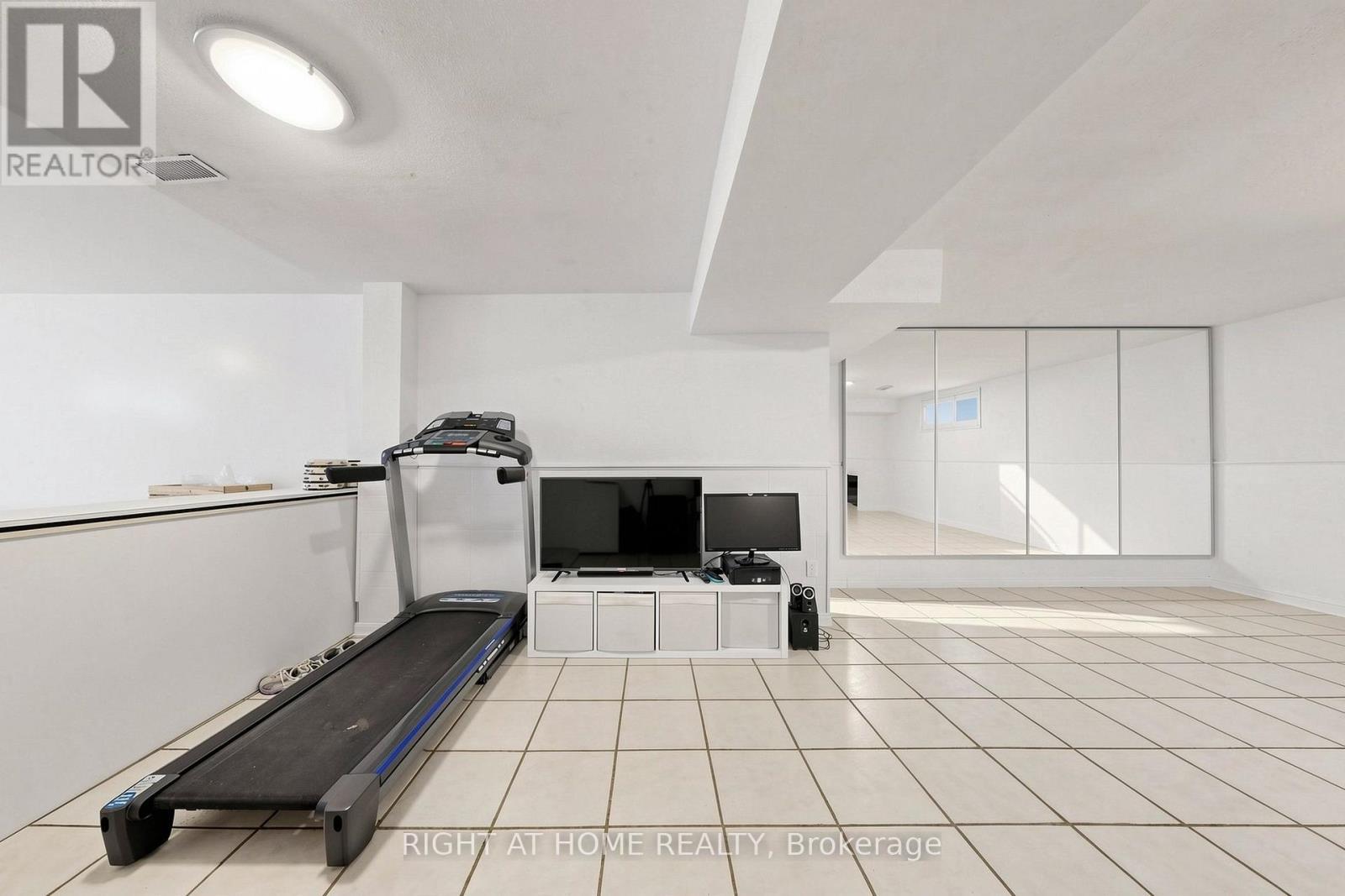 2614 Pollard Drive, Mississauga, ON - Indoor