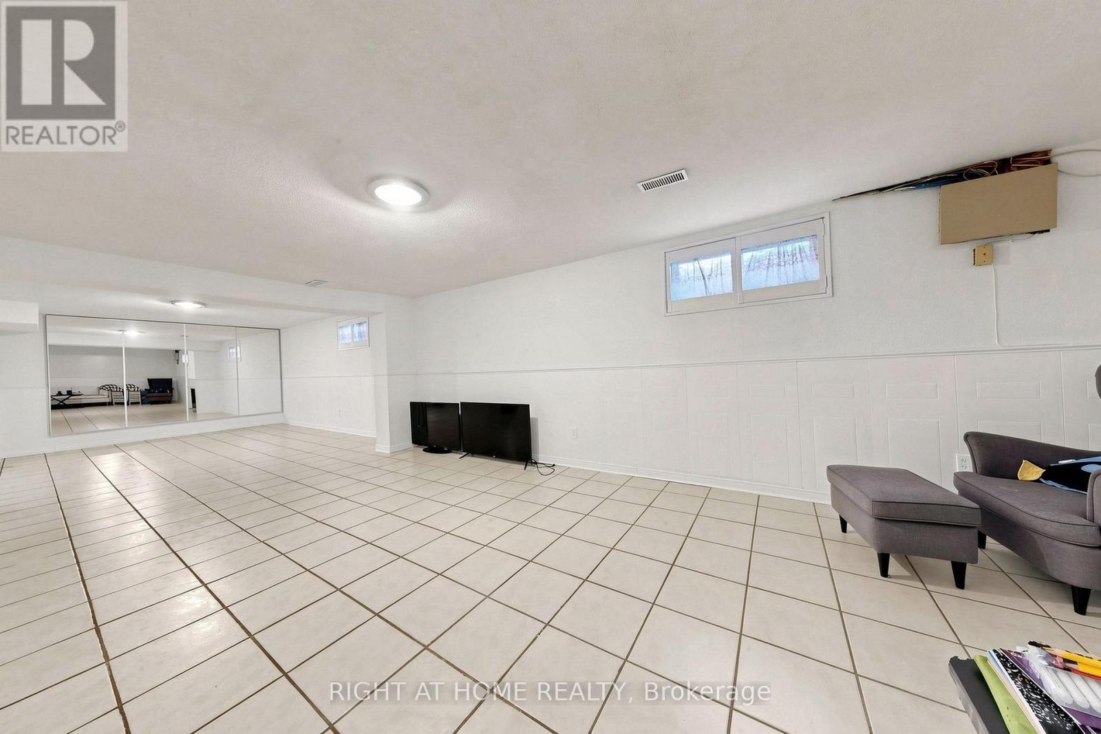 2614 Pollard Drive, Mississauga, ON - Indoor