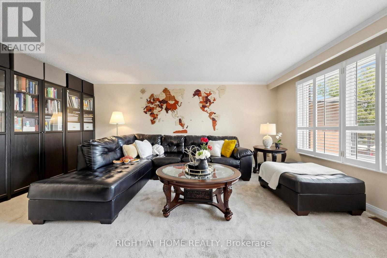 2614 Pollard Drive, Mississauga, ON - Indoor Photo Showing Living Room