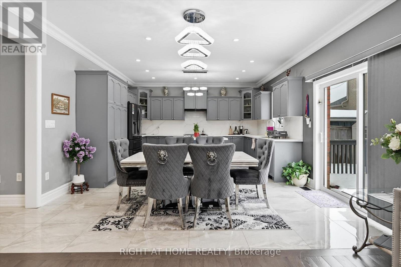 456 Valridge Drive, Hamilton, ON - Indoor Photo Showing Dining Room