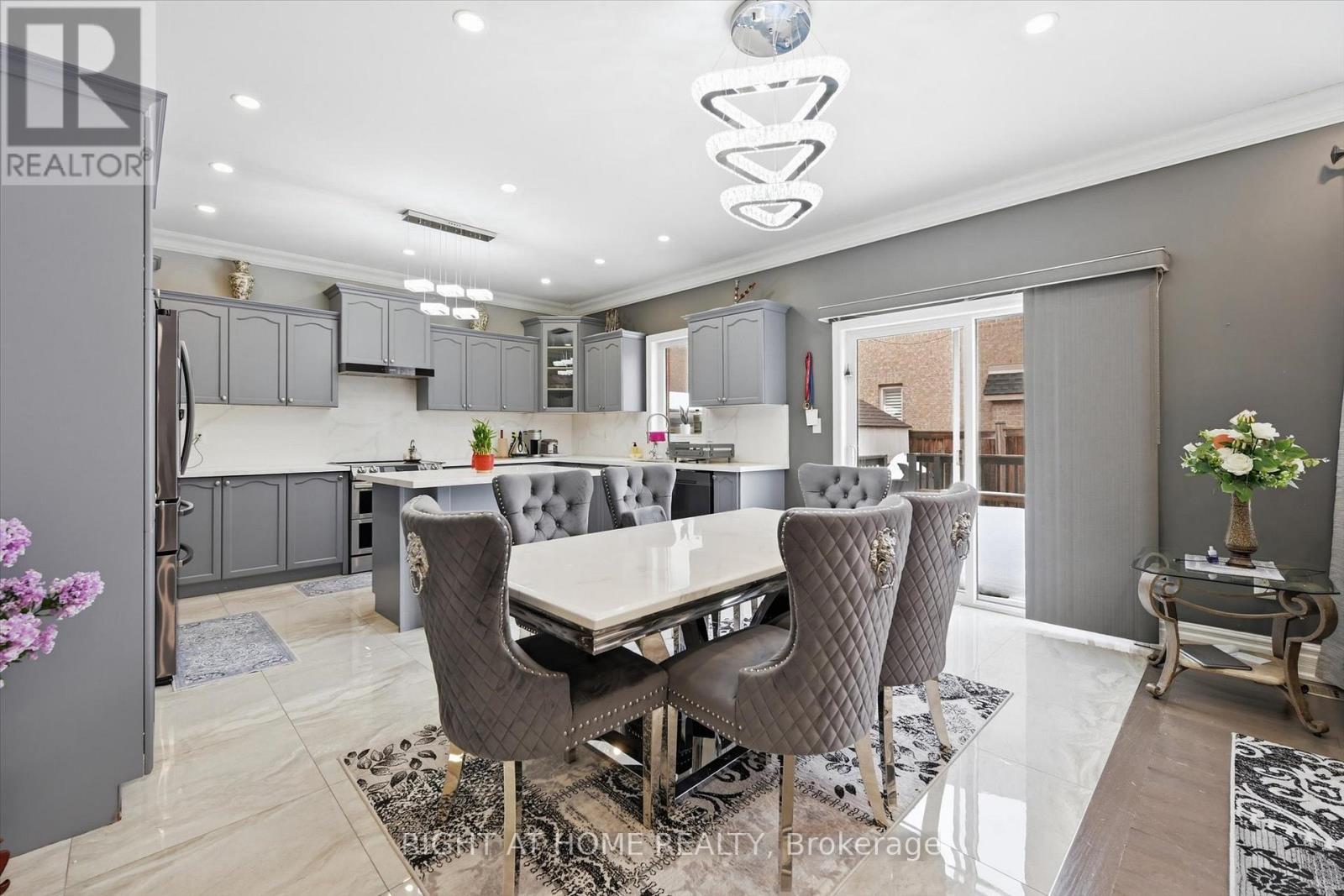 456 Valridge Drive, Hamilton, ON - Indoor Photo Showing Dining Room
