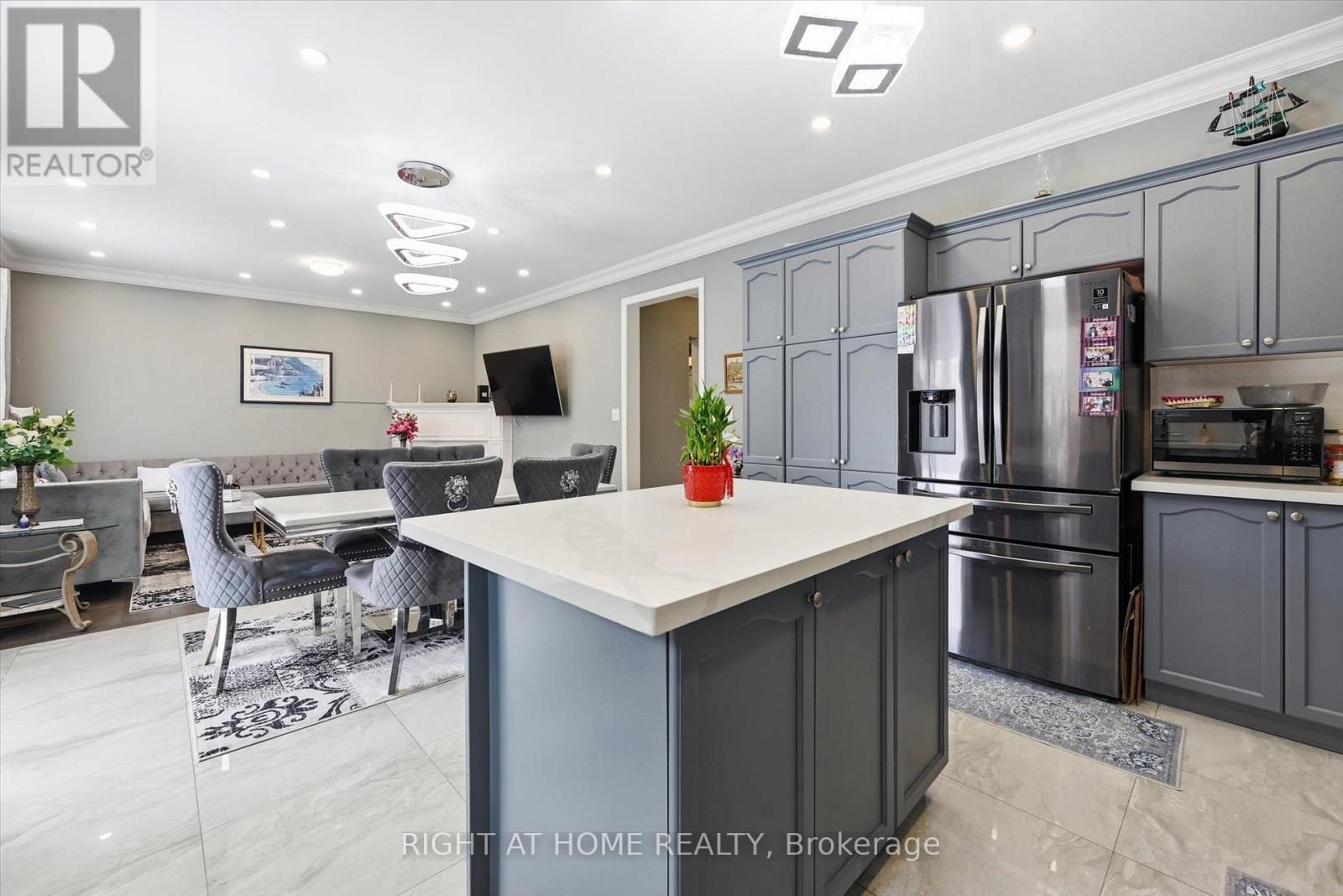 456 Valridge Drive, Hamilton, ON - Indoor Photo Showing Kitchen