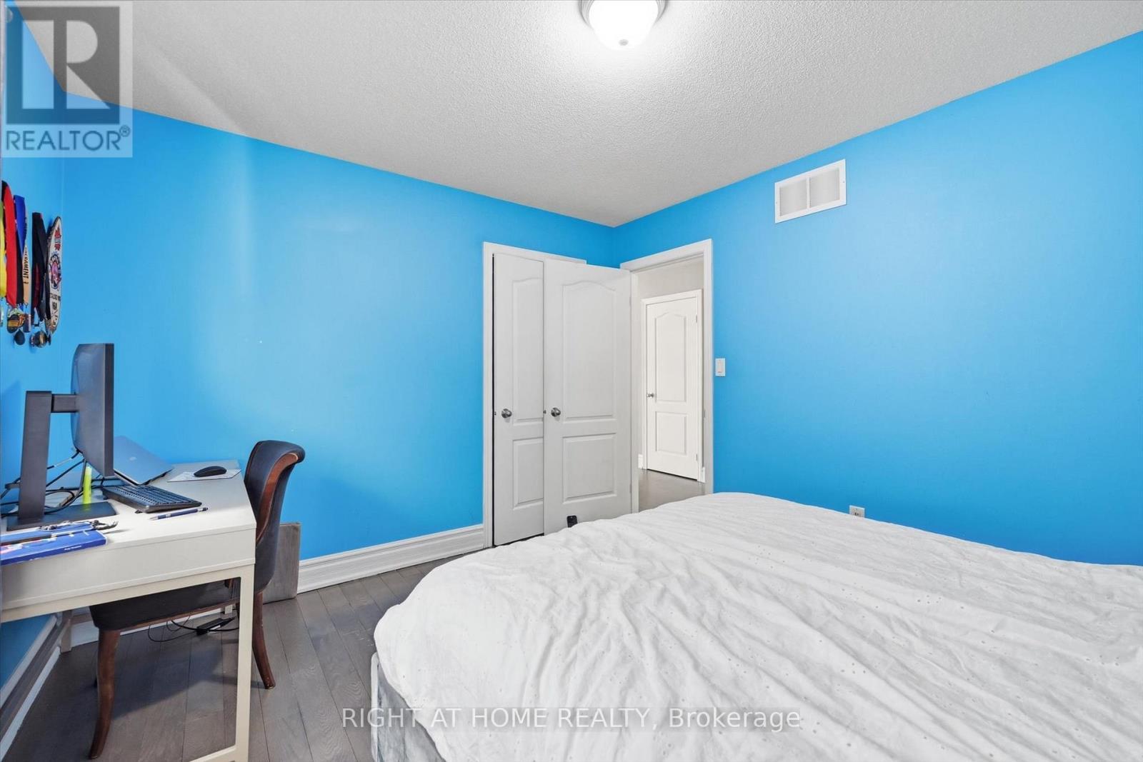 456 Valridge Drive, Hamilton, ON - Indoor Photo Showing Bedroom