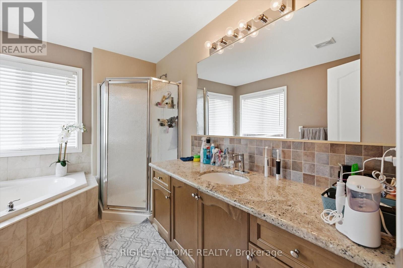 456 Valridge Drive, Hamilton, ON - Indoor Photo Showing Bathroom
