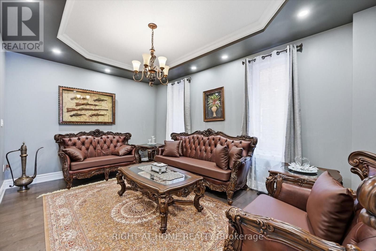 456 Valridge Drive, Hamilton, ON - Indoor Photo Showing Living Room