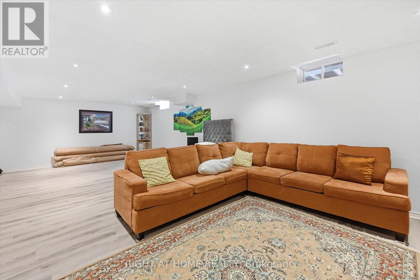456 Valridge Drive, Hamilton, ON - Indoor Photo Showing Living Room