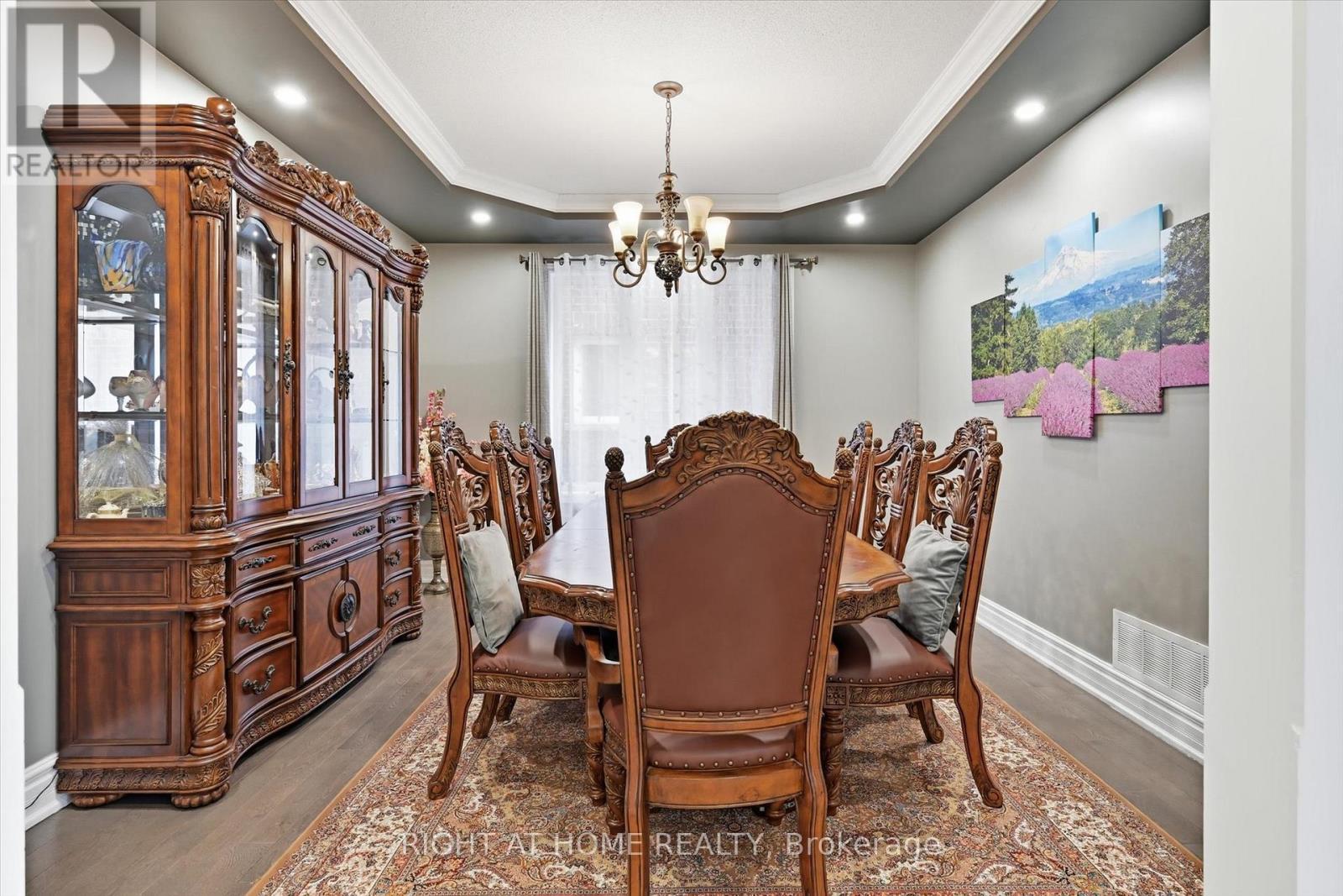 456 Valridge Drive, Hamilton, ON - Indoor Photo Showing Dining Room