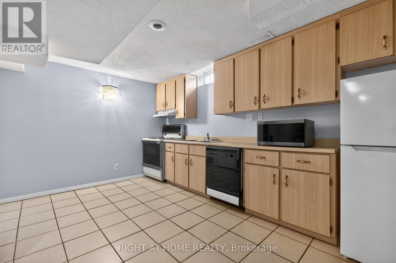3 Lancashire Road, Markham, ON - Indoor Photo Showing Kitchen