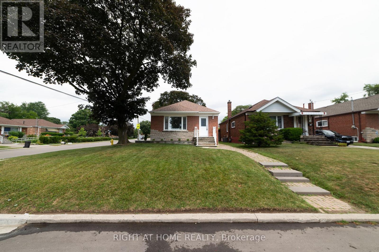 2 Midholm Drive, Toronto, ON - Outdoor With Facade
