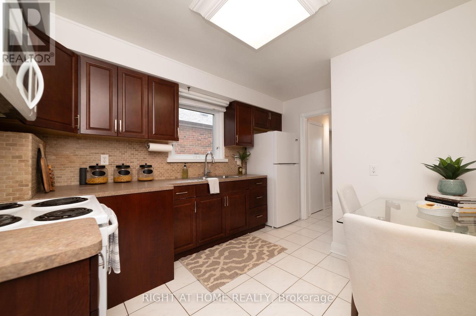 2 Midholm Drive, Toronto, ON - Indoor Photo Showing Kitchen