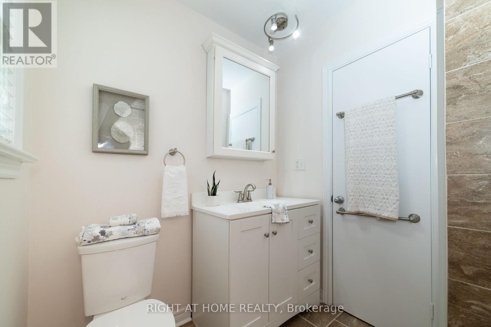 2 Midholm Drive, Toronto, ON - Indoor Photo Showing Bathroom